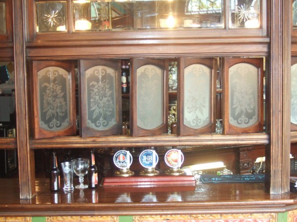 Bartons Arms Snob Screens