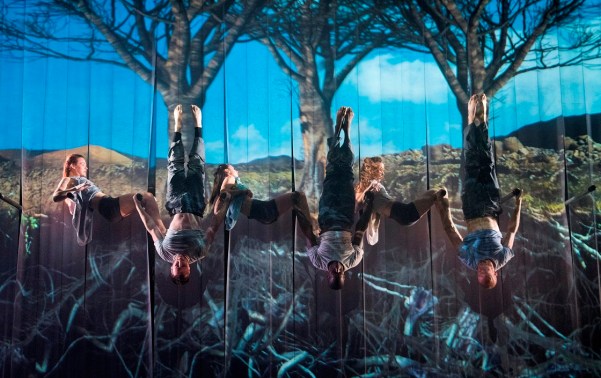 Motionhouse Winter New Place (c) Dan Tucker