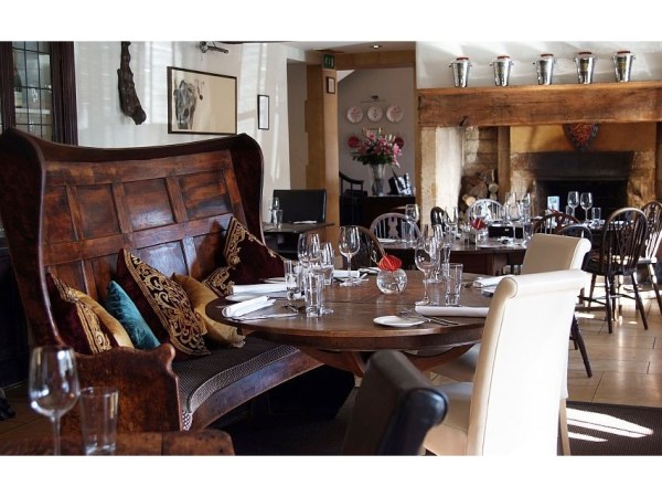 Kings Restaurant (3) crop-852x639